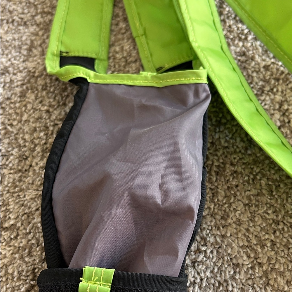 ChicoBag Bottle Sling with Lime Green Strap and Black Pouch - Picture 4 of 7